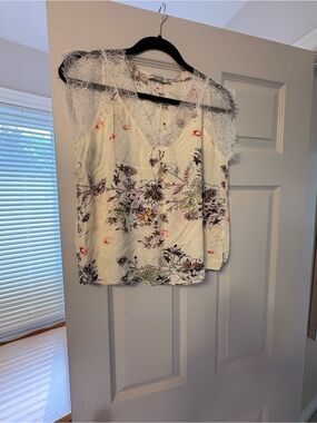 Cap Sleeve Floral Lace-Trim Ivory V-Neck top